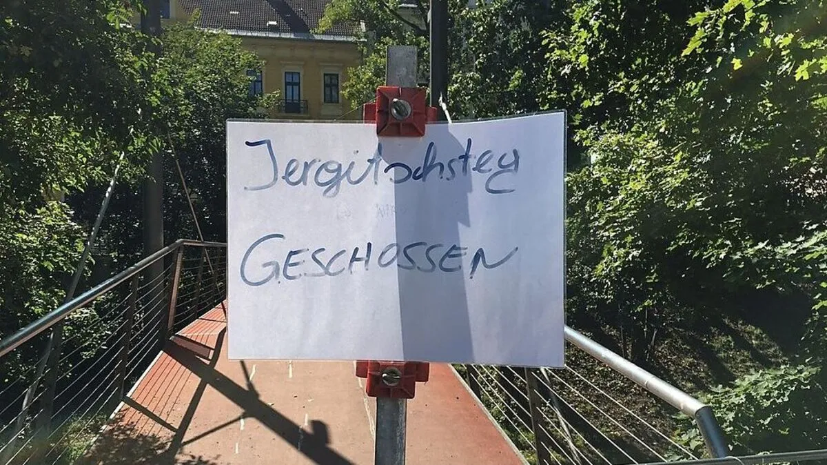Dieses Hinweisschild wurde vor einer Woche angebracht