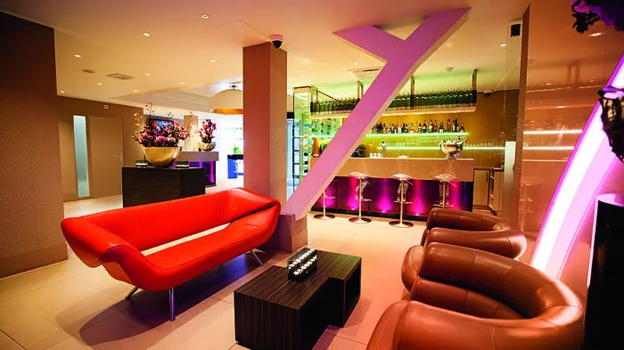 Wer sagt, dass sich vier Sterne, feinste Küche und fesches Design nicht mit einem sauberen Ökobilanz verbinden lassen. Das Vier-Sterne-Hotel „The Albus“ mitten in Amsterdam hat es vorgemacht und darf sich als erstes Hotel in Europa CO2-neutral nennen.