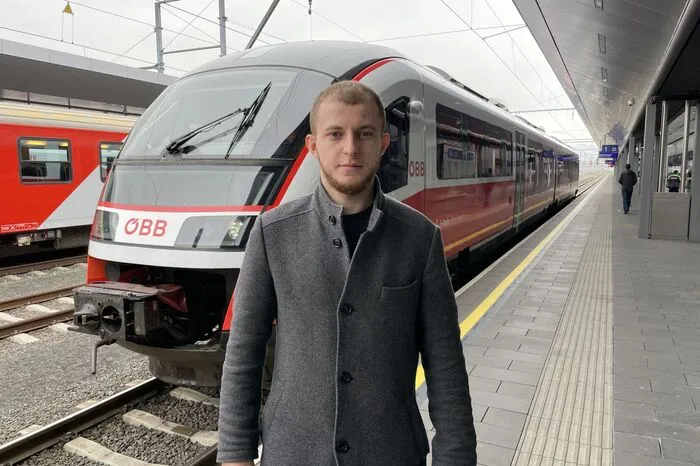 Ich haben über einen Cousin von mir vom Schnuppertag erfahren und wollte einfach mehr über den Job erfahren, was man alles lernen muss. Der Job klingt wirklich gut und nach fünf Monaten Ausbildung ist man wirklich schon unterwegs und auch das Gehalt klingt gut. Ich möchte mich deshalb auf jeden Fall bei der ÖBB bewerben.