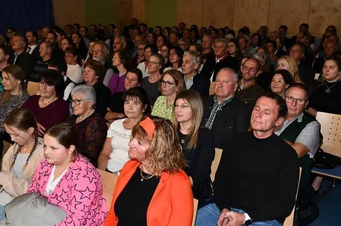 Obfrau Tanja Karner begrüßte die Besucherinnen und Besucher.