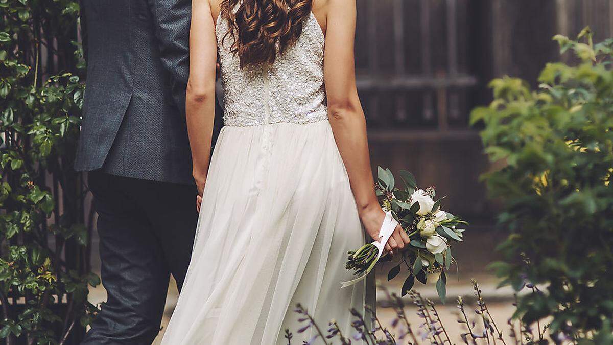 Paar aus Großbritannien fürchtet die lange geplante Hochzeit absagen zu müssen