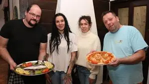 „Schmankerl“-Team: Koch Hans Georg Fössl, Kellnerin Marina Filipovic, Inhaberin Endira Crnalic und Pizzakoch Zlatko Fric (von links)