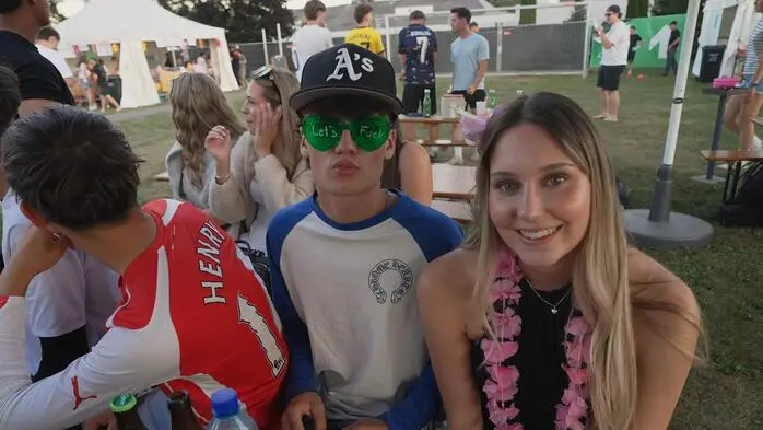 Anlässlich des Ferienstarts wurde im Sportzentrum Zeltweg gefeiert: Unter dem Motto „3 Schulen – 1 Event“ ließen die Schülerinnen und Schüler der HTL Zeltweg, der HAK Judenburg und des BG/BRG Judenburg gemeinsam das Schuljahr ausklingen.
