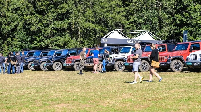 Aus allen Teilen Europas sind Jeep-Fans zum "Camp Jeep" angereist.