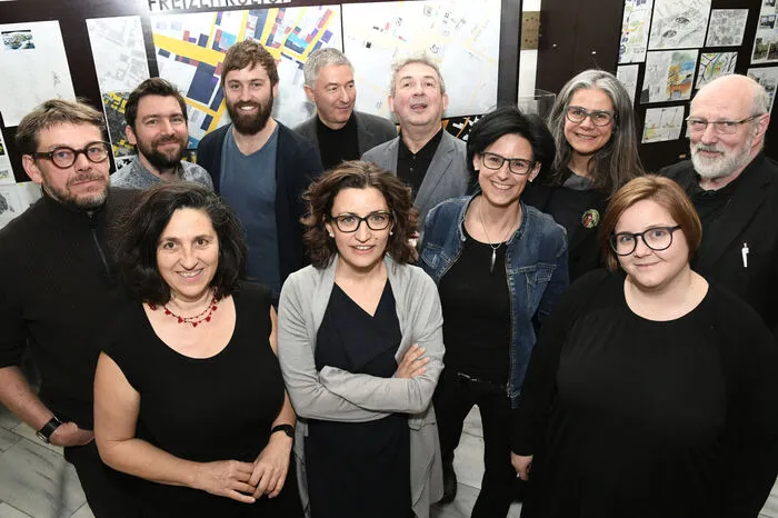 Auch die Lehrenden an der FH Spittal nehmen Außen- und Innensicht zur Stadt ein. Hinten im Bild: Alexander Hagner, Elias Molitschnig, Jürgen Wirnsberger, Alessandro Ronco, Otmar Rychlik, Annalisa Mauri, Peter Nigst. Vorne von links: Nina Lambea, Elisabeth Leitner, Sonja Hohengasser, Jasmin Kindler