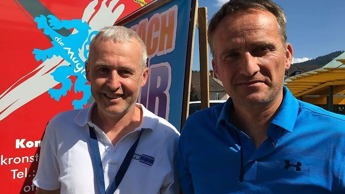 Turnierleiter Peter Erlsbacher und Gernot Schwimmer (rechts)