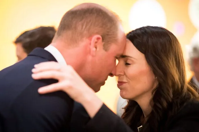 Auch der britische Prinz William wurde mit dem "Hongi", dem Maori-Gruß, empfangen.