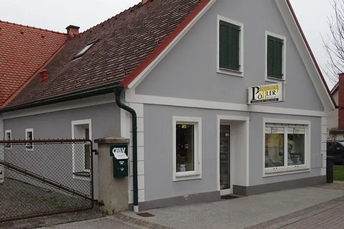 Heute findet man dort das Schuhservice Pöttler.