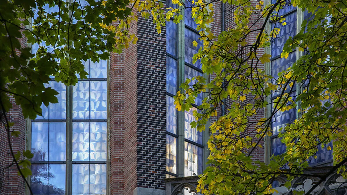 Die Glasfenster der Kirche Heilig Kreuz in München
