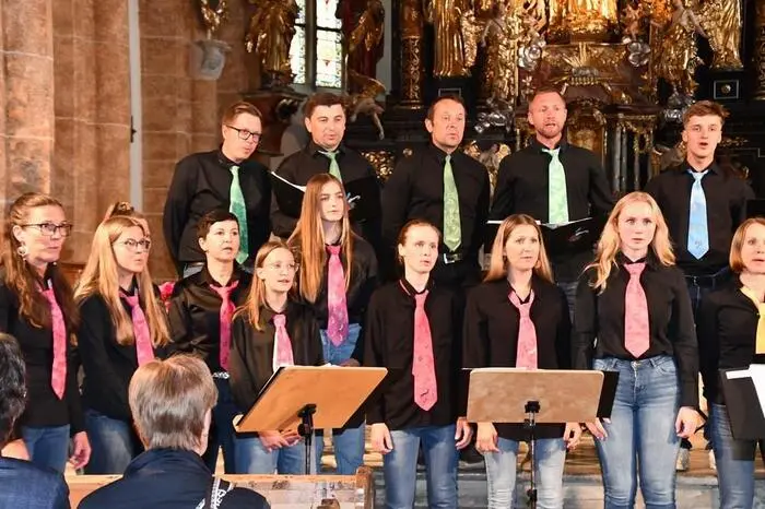Die Grazluppas singen sowohl moderne als auch volkstümliche und kirchliche Lieder. Durch den Konzertabend führten Obfrau Barbara Wohlesser und Sabine Galler.