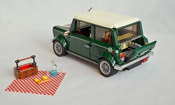 Die Türen, die Motorhaube und die Heckklappe des Mini Cooper lassen sich öffnen