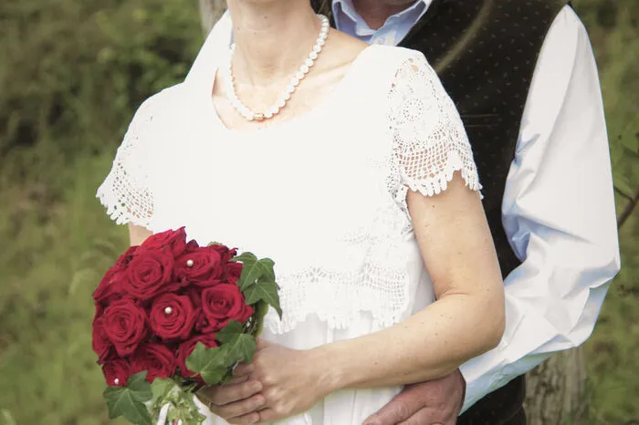 Sichtlich glücklich wirken Anton und Sabine Hohl aus Edelschrott. Bereits im Mai haben sich die zwei frisch Vermählten das Ja-Wort gegeben. Und das ganz ohne großen Rummel. „Wir haben nur zu zweit im Standesamt Edelschrott geheiratet, weil es einfach unser Tag war“, erzählt Sabine Hohl. Kennengelernt haben sich die beiden vor fünf Jahren, im Oktober erwarten sie nun ihr erstes Kind.