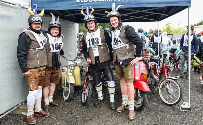 Die vier Tiroler Rudi, Arno, Florian und Christoph fielen auf
