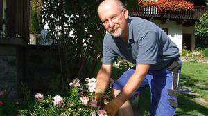 Peter Deixelberger bei der Gartengestaltung