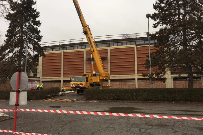 Die 36 Meter langen Metallträger wiegen insgesamt 62 Tonnen.