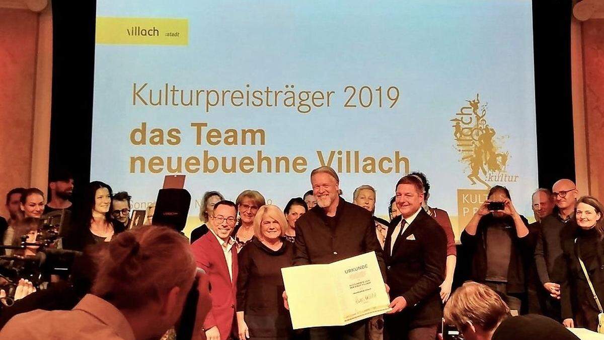 Intendant Michael Weger und Vereinsobmann Markus Malle mit Gratulanten Günther Albel, Gerda Sandriesser