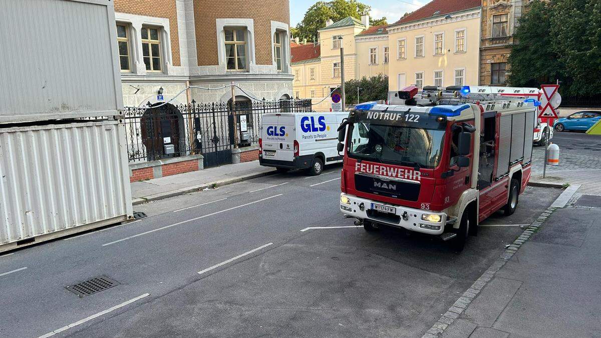 Feuerwehrauto | Eines der Löschfahrzeuge in der Nähe des Spitals