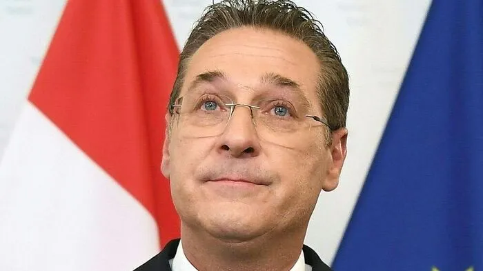 "Der gegen mich erhobene Vorwurf entbehrt jeder Grundlage und ist daher lediglich ein weiterer politischer Angriff auf meine Person." - Casino-Postenschacher? Ex-FPÖ-Chef Heinz-Christian Strache beteuert - "uneingeschränkt kooperativ" - seine Unschuld.