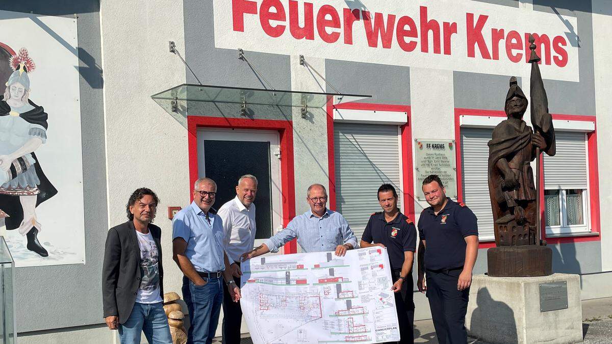 Werner Dullnigg (Bauamt, Stadtgemeinde Voitsberg), Gernot Thürschweller (Stadtamtsdirektor), Willibald Acham (Ziviltechniker), Bürgermeister Bernd Osprian, HBI Thomas Pagger und OBI Stefan Kraxner (FF Krems)