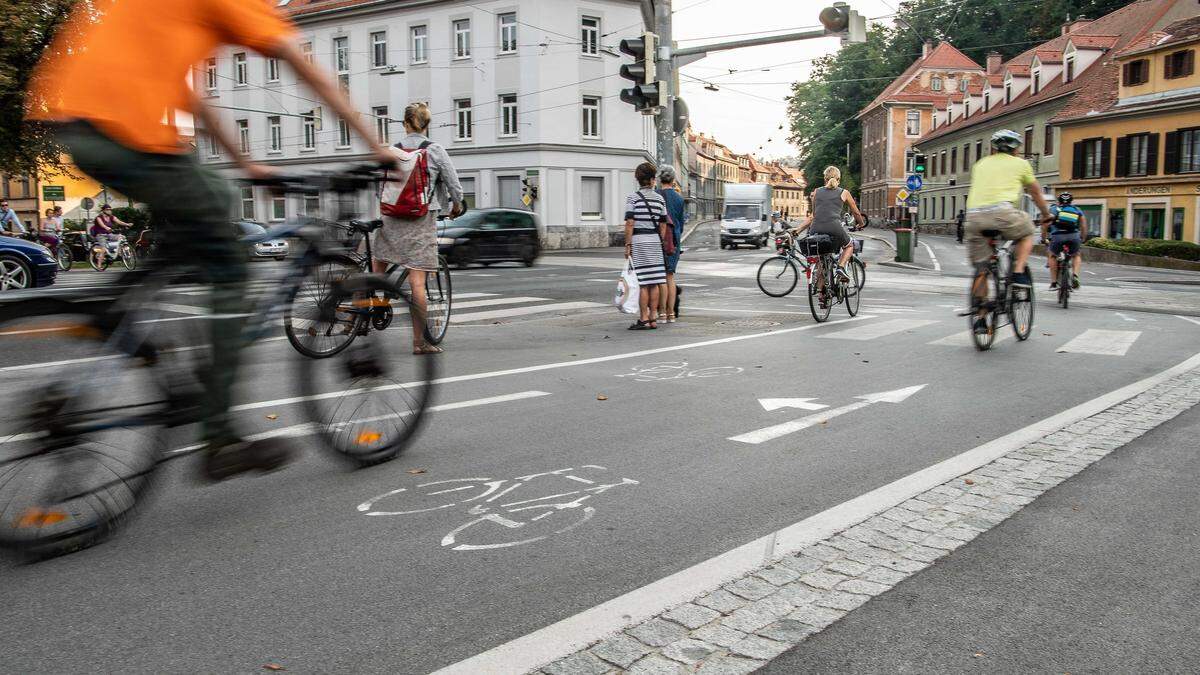 Selten haben Radfahrer in Graz so viel Platz wie hier bei der Keplerbrücke/Wickenburggasse