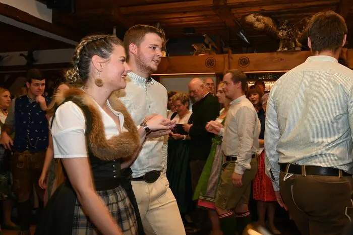 Der Eröffnungstanz wurde von der Landjugend Frauenstein dargeboten.