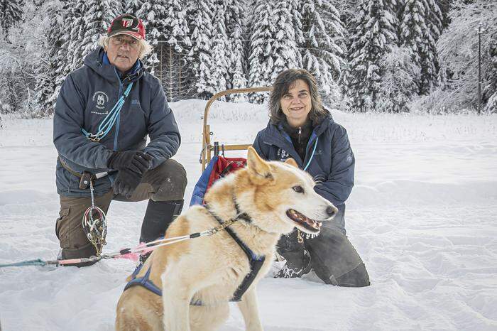 Ararad Khatchikian und Monica D’Eliso leiten die Schlittenhundeschule bei Tarvis