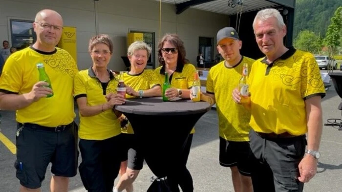 Mitarbeiterinnen und Mitarbeiter feierten am 2. Juni die offizielle Eröffnung der neuen Postbasis in Teufenbach-Katsch.