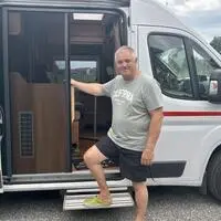 Camper statt Couch: Gigerl sucht eine Partnerin, die spontan mit ihm auf Reisen geht und neue Ziele entdeckt