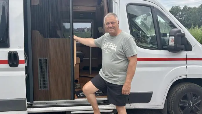 Camper statt Couch: Gigerl sucht eine Partnerin, die spontan mit ihm auf Reisen geht und neue Ziele entdeckt