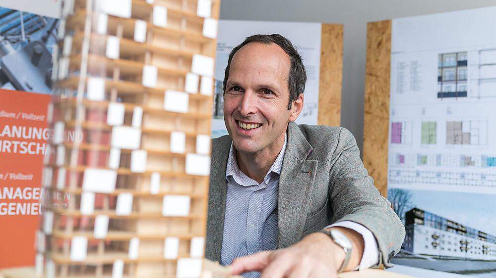 Professor Markus Wallner-Novak beschäftigt sich an der FH Joanneum mit der Frage, wie man den Holz-Geschoßbau nachhaltiger gestalten kann