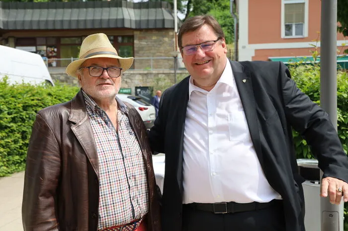 Für besondere Verdienste wurden vom Fußballverband Jörg Siegel, Günter Genser, Franz Josef Gutmann, Johann Hochleitner, Alois Kleinschuster, Ferdinand Krenn, Harald Kriesch, Bertram Mayer, Andreas Mitschanek und Peter Siegel, vom TUS Gleichenberg Peter Maier und Franz Josef Gitmann und von der Österreichischen Sportunion Peter Maier, Josef Possmann und Jörg Siegel ausgezeichnet