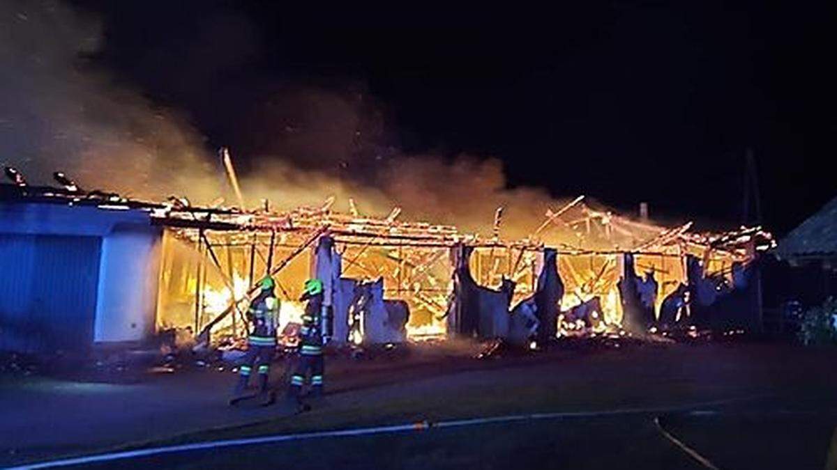 Acht Feuerwehren standen in der Nacht in Poggersdorf im Einsatz