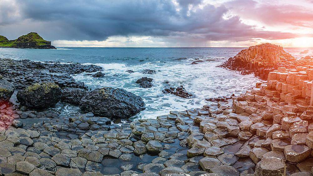 Der Giant’s Causeway besteht aus etwa 40.000 gleichmäßig geformten Basaltsäulen