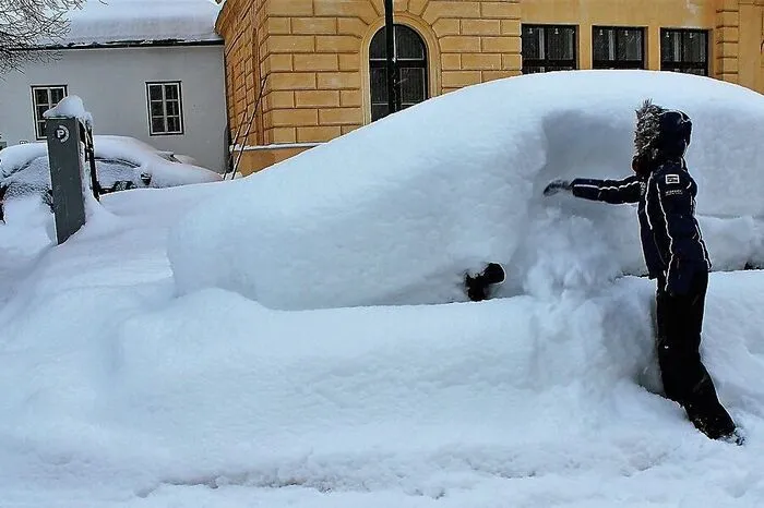 Ja, da steht ein Auto...