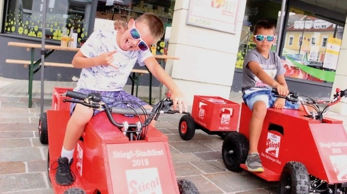 Eine eigens aufgebaute Quad-Rennbahn ermöglichte das gaudige Bierkisten-Geschicklichkeitsfahren.