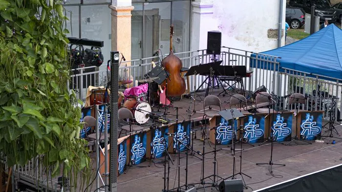 "Rhapsody in blue" war das Motto des Eröffnungskonzertes zum 15. Klarinettenfestival im Schlosshof in Hartberg