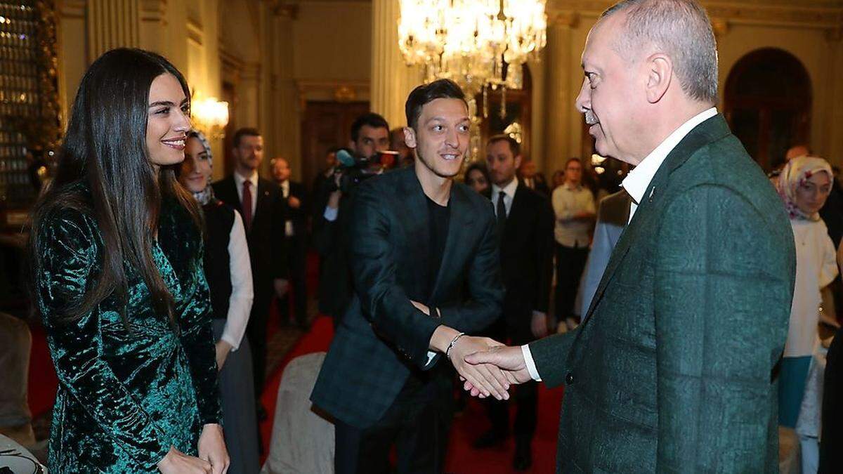 Amine Gülse, Mesut Özil und Recep Tayyip Erdogan