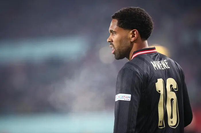Phillipp Mwene: 3. Großes Laufpensum des Mainz-Außenverteidigers. Defensiv weitgehend beschäftigungslos, offensiv war sein Beitrag aber überschaubar. Die Räume wären da gewesen..