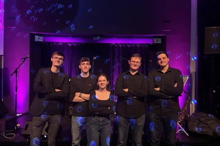 Die Vorband „Junk“ mit ihren Mitgliedern Lea Tropper, Stefan Mühlehner, Julian Schröder, Max Wallpach und Julian Leonard aus Gnas, Fernitz und Hausmannstätten, heizte die Stimmung an