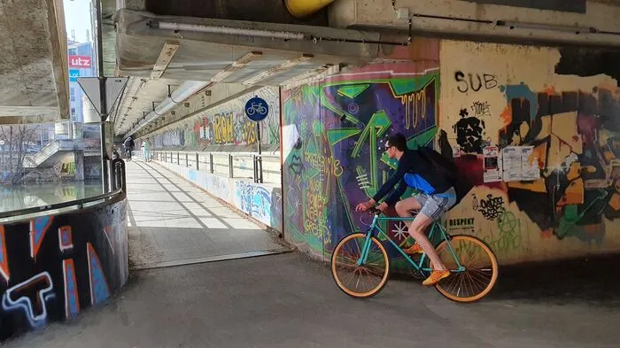 Viel befahrenes Nadelöhr, schlechte Sichtachsen: Die Sanierung der Radbrücke unter der Bertha-von-Suttner-Brücke lässt schon Jahre auf sich warten