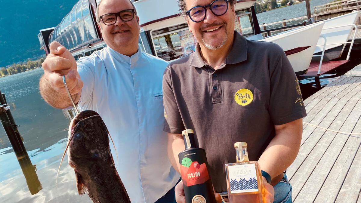 Gerhard Satran (links) und Martin Parth rufen einen neuen Genussmarkt am See ins Leben – samt Waller und Whiskey aus Kärnten