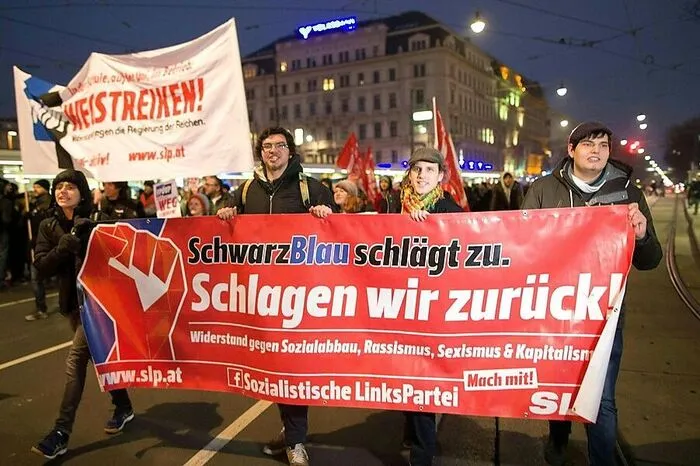 Es habe lediglich "einzelne Identitätsfeststellungen", aber keine Zwischenfälle oder Festnahmen gegeben, sagte Polizeisprecherin Michaela Rossmann.