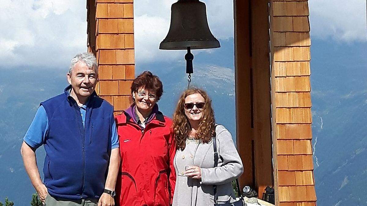 Don McLellan (links mit seiner Frau) sucht über Elisabeth Ziegler-Duregger (Mitte) seine Halbschwester. Die drei haben sich im heurigen Sommer am Hochstein kennengelernt 