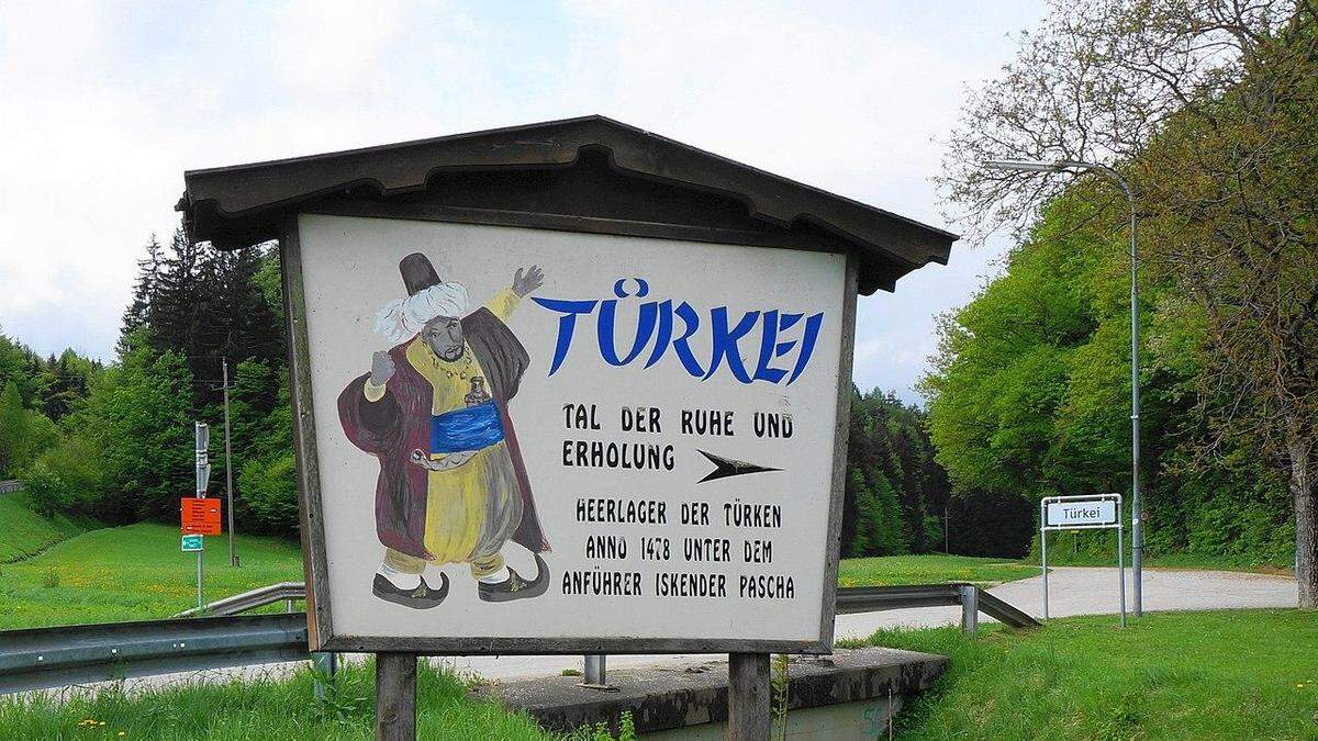 Auch dieses klischeehafte Schild ist im Kärntner Türkei zu sehen