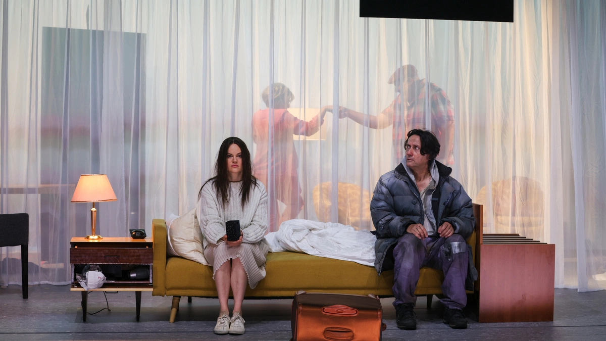 Ausnahmezustand und Auferstehung in „Ostern“: Katharina Klar und Ulrich Reinthaller 