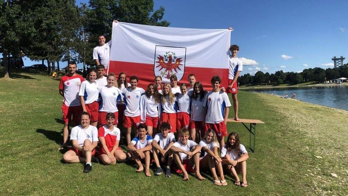 Alle Mitglieder des „Team Tirol“ mit den Lienzer Teilnehmern und dem Bundessportreferenten der ÖWR Bundesleitung Rudolf Loferer (links stehend)