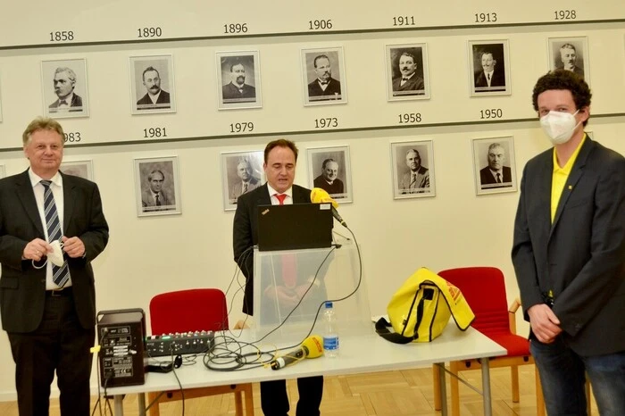 Antenne Kärnten Interviews vor der Hermagorer Bürgermeister Ahnengalerie