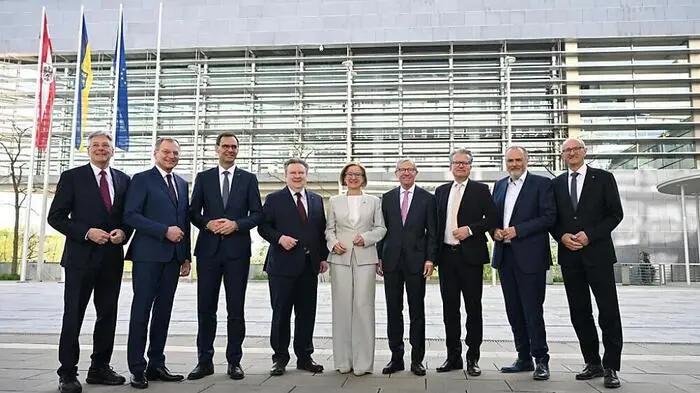 Neun Partner, nicht unbedingt Freunde, sollt ihr sein: Österreichs Landeshauptleute