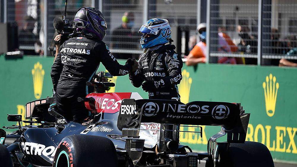 Lewis Hamilton (links) und Valtteri Bottas starten beim Grand Prix von Ungarn am Sonntag aus der ersten Startreihe