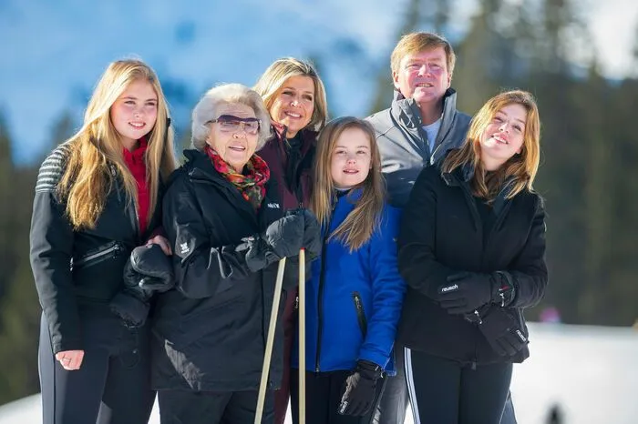 Bei den Gruppenbildern lachte auch Prinzessin Beatrix, die Mutter des Königs, in die Kamera.